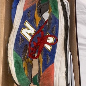 NEW BALANCE SNEAKER
